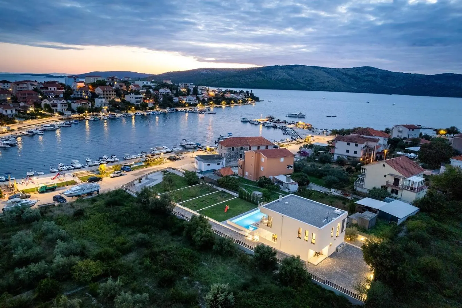 New Villa Consido, A 3-Bedroom Retreat With Sea Views Seget Vranjica
