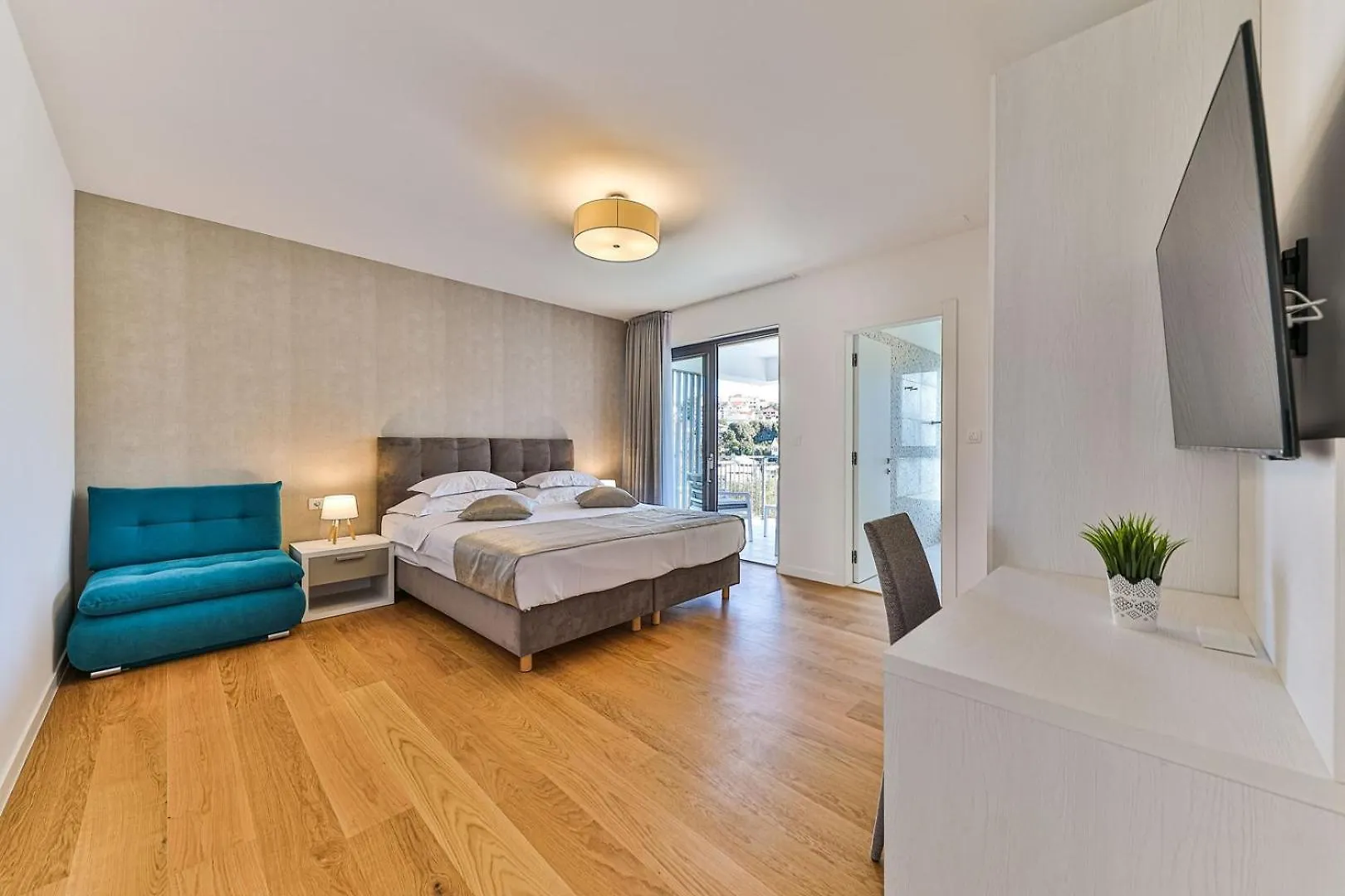 New Villa Consido, A 3-Bedroom Retreat With Sea Views Seget Vranjica