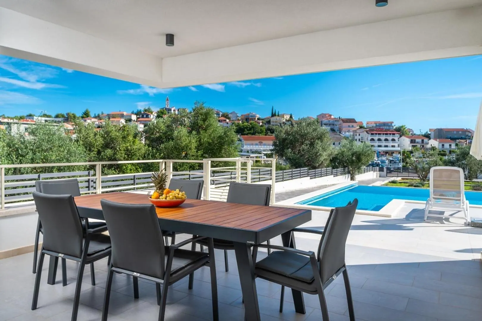 New Villa Consido, A 3-Bedroom Retreat With Sea Views セゲット・ヴラニツァ
