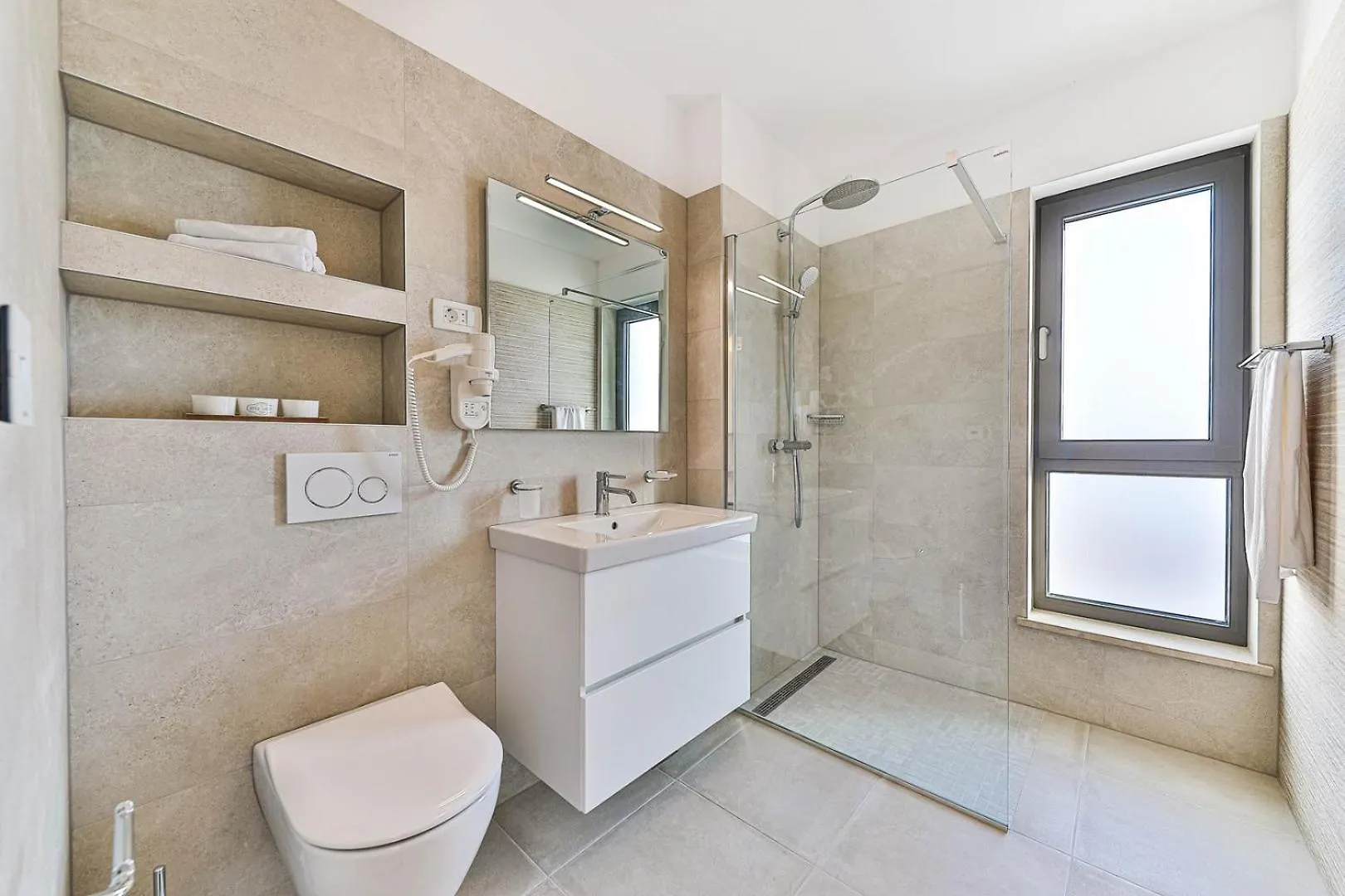 New Villa Consido, A 3-Bedroom Retreat With Sea Views Seget Vranjica