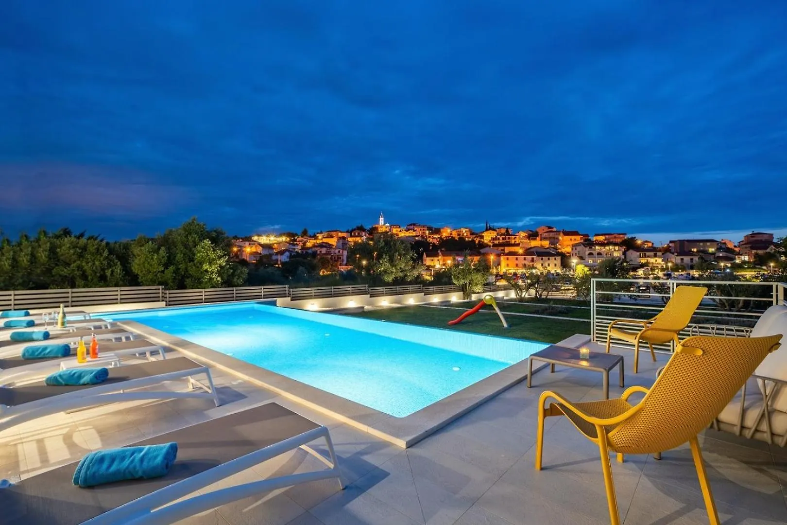 New Villa Consido, A 3-Bedroom Retreat With Sea Views Seget Vranjica