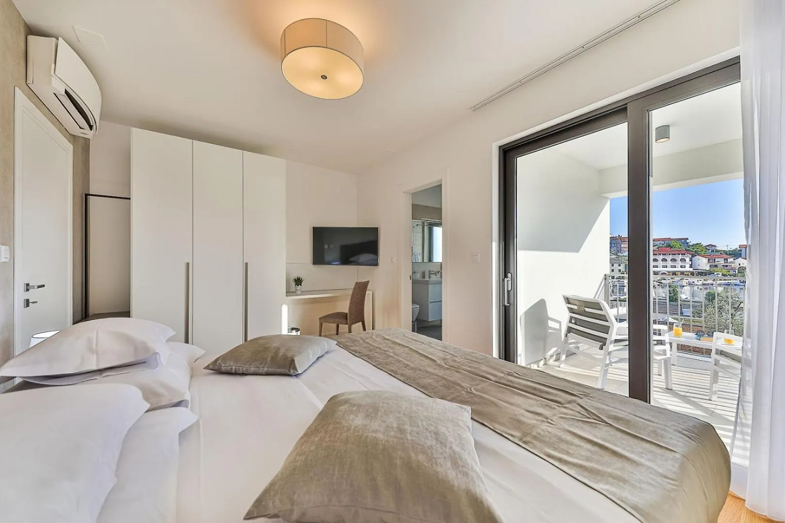 New Villa Consido, A 3-Bedroom Retreat With Sea Views Seget Vranjica