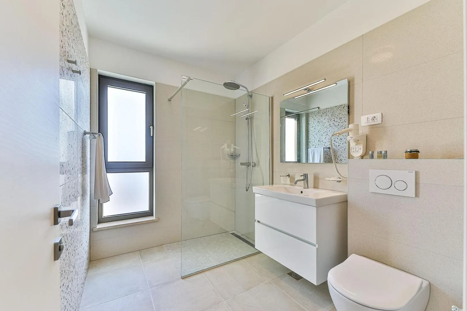 New Villa Consido, A 3-Bedroom Retreat With Sea Views Seget Vranjica