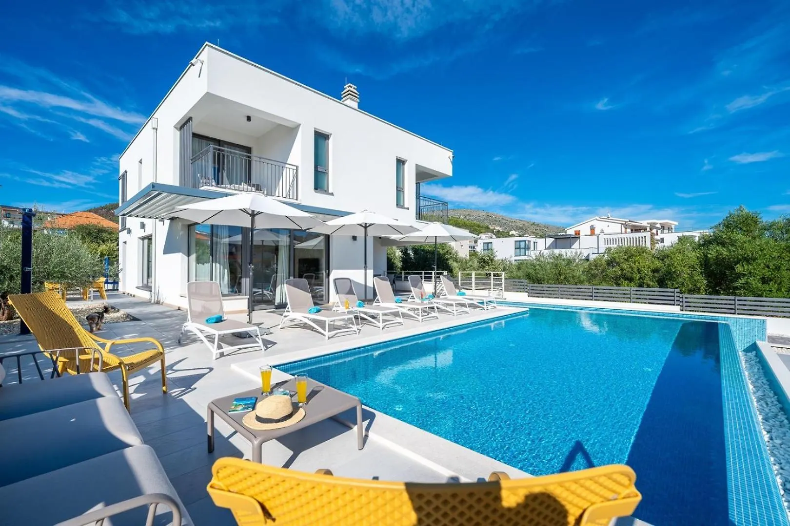 New Villa Consido, A 3-Bedroom Retreat With Sea Views Seget Vranjica