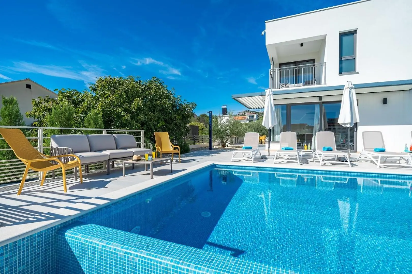 New Villa Consido, A 3-Bedroom Retreat With Sea Views Seget Vranjica